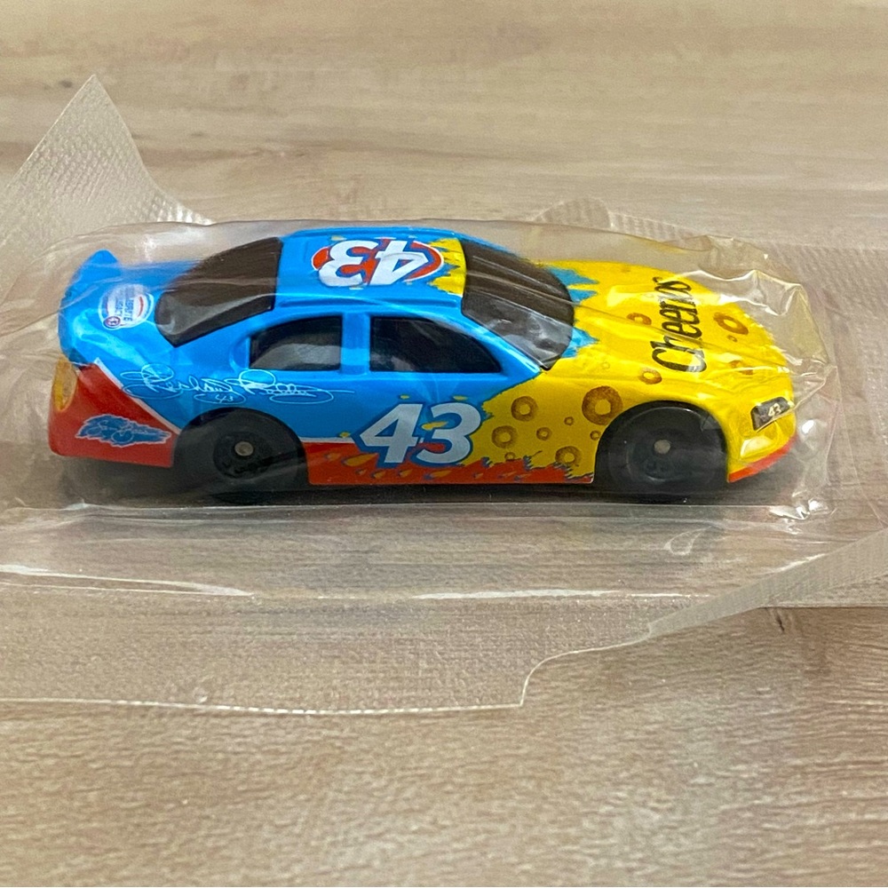 🟢 {3/$15} New in Plastic! NASCAR #43 Cheerios Richard Petty Car